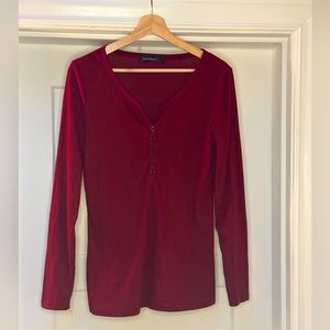 Burgundy v neck long sleeve sweater Size Large